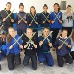 16-alunos-seguram-bambus-e-posam-para-foto