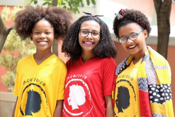 8 projetos de meninas que estão combatendo o racismo na escola