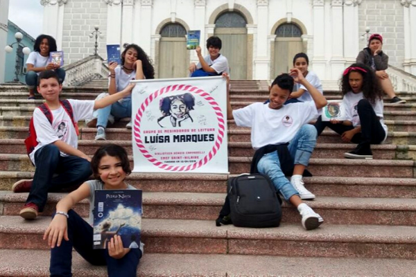 Um grupo de estudantes está estimulando o gosto pela leitura no RS