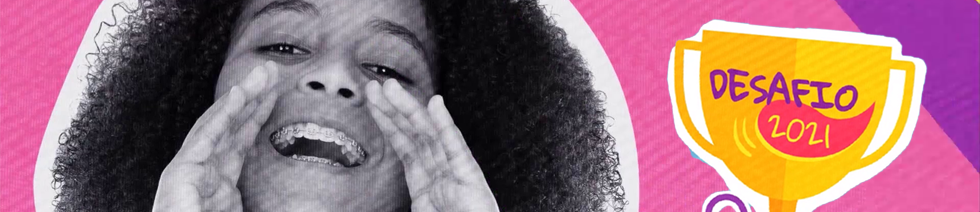 Arte com fundo rosa claro e uma foto em tons de cinza em que uma jovem negra faz gesto de como quem grita. Ela usa aparelhos e sorri. Da sua boca sai o texto 