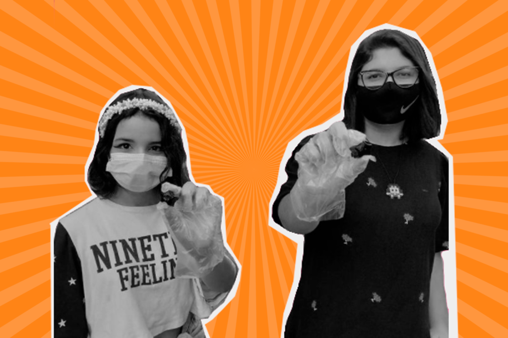Arte com fundo laranja e foto recortada de duas adolescentes brancas usando máscara de proteção e luvas, enquanto seguram um alimento.